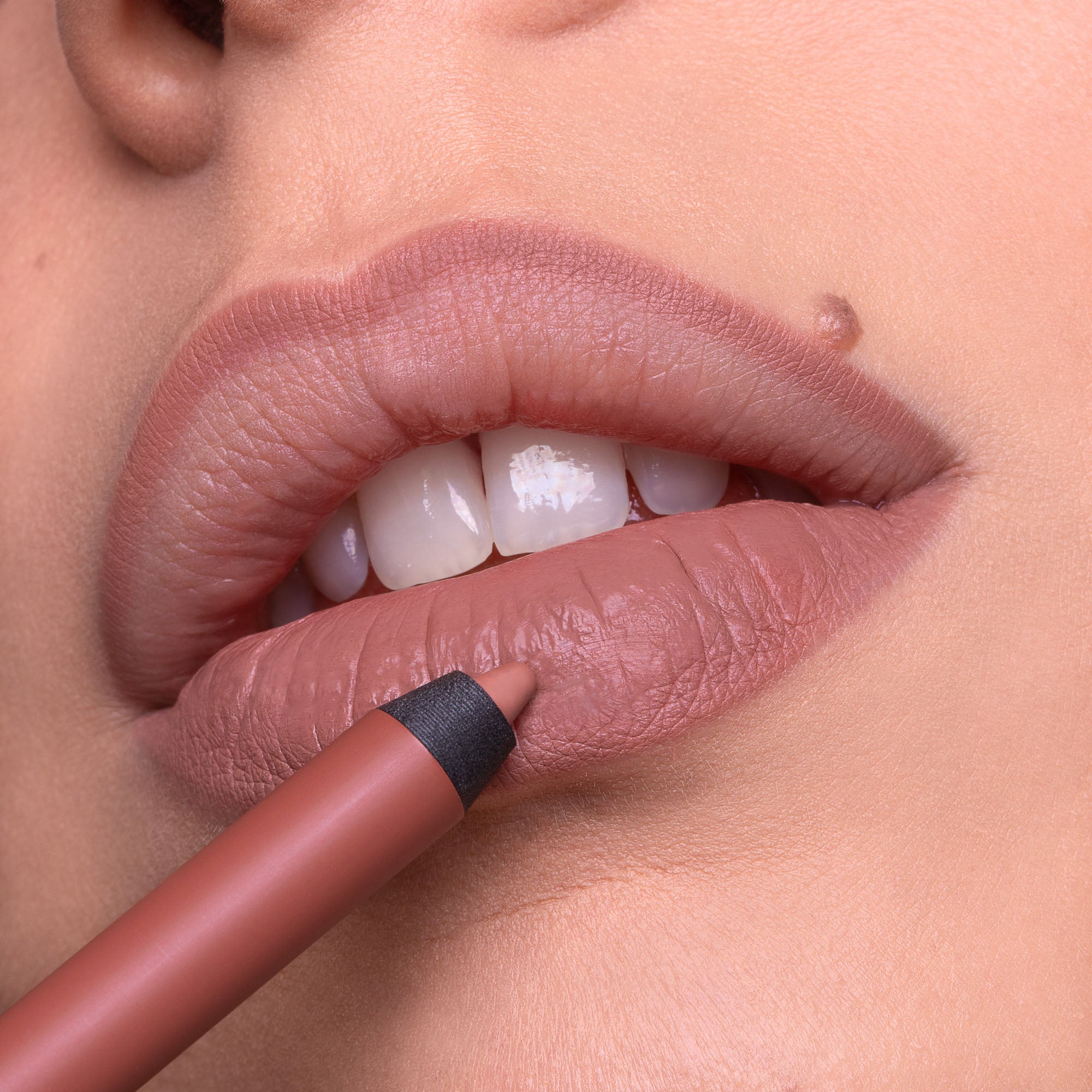 NABLA Close-Up Lip Shaper lūpų pieštukas