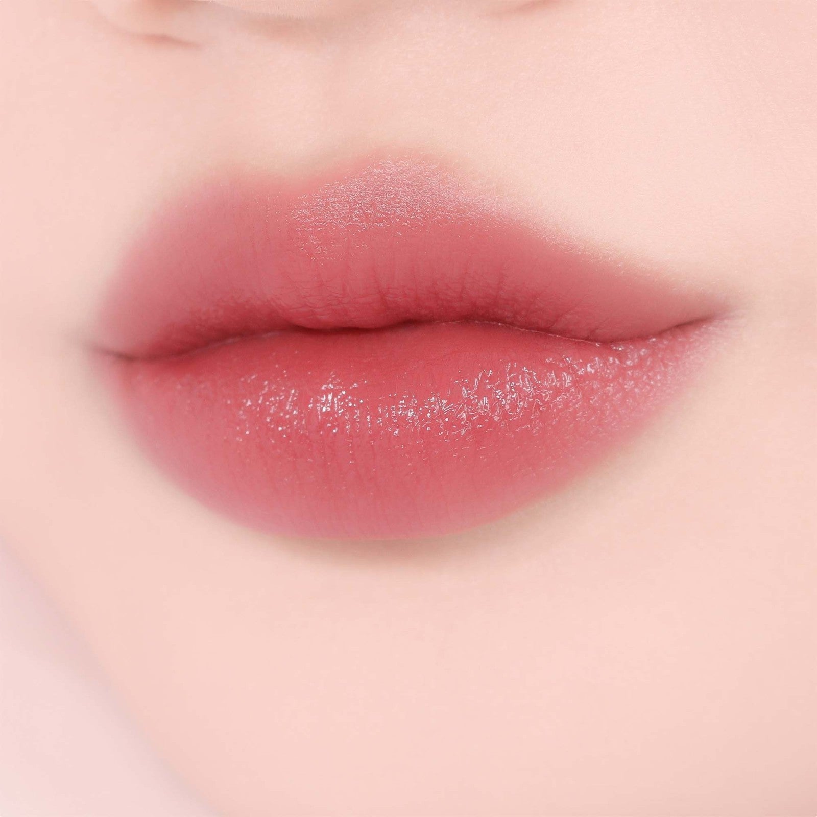 BRAYE Lipsleek lūpų ir skruostų balzamas su spalva SAVY