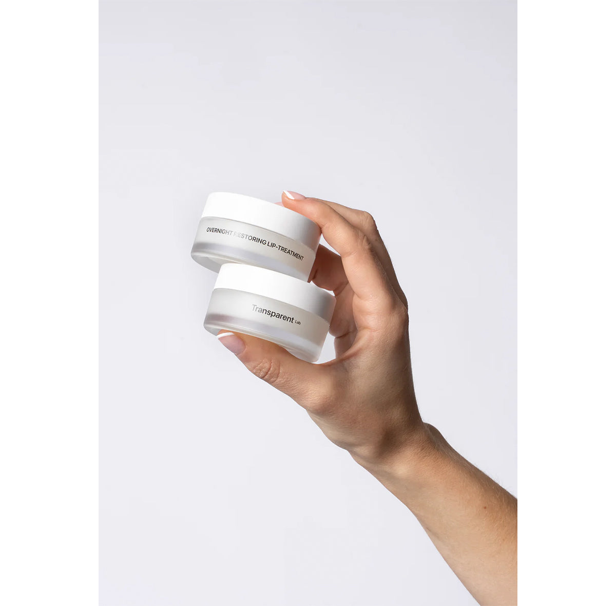 “Overnight Restoring Lip Treatment” atkurianti priemonė lūpoms