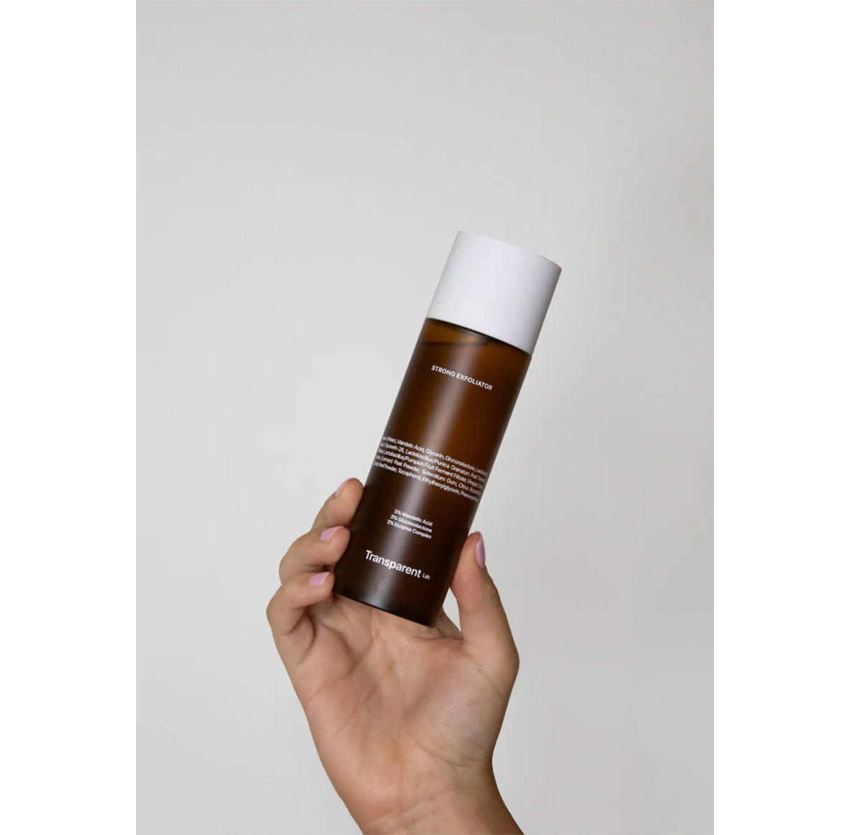 „Strong Exfoliator“ šveičiamoji priemonė veidui
