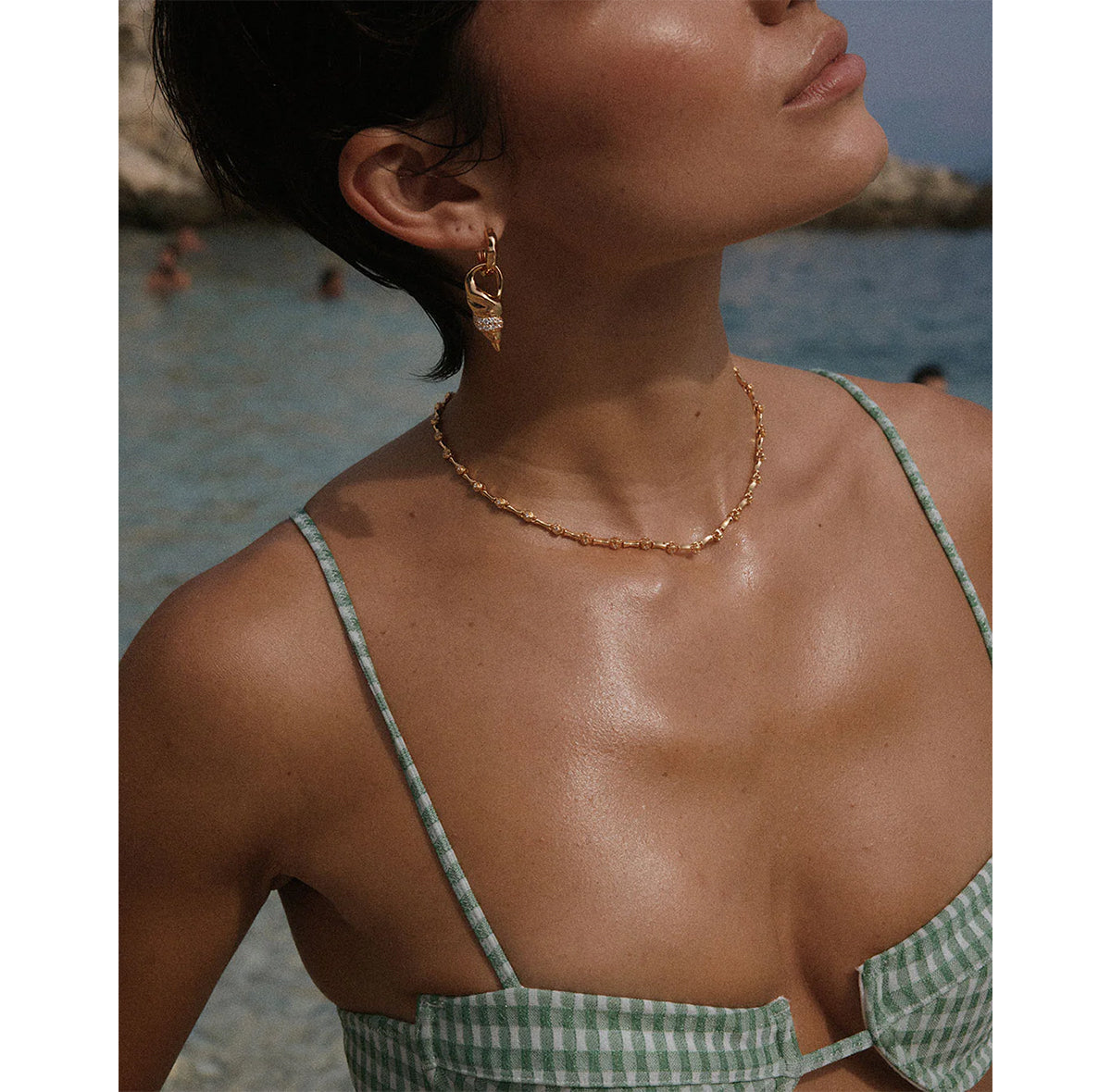 THE SEASHELL CHARM Hoops tipo aukso spalvos auskarai