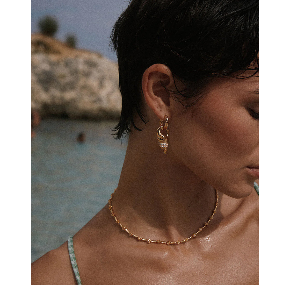 THE SEASHELL CHARM Hoops tipo aukso spalvos auskarai