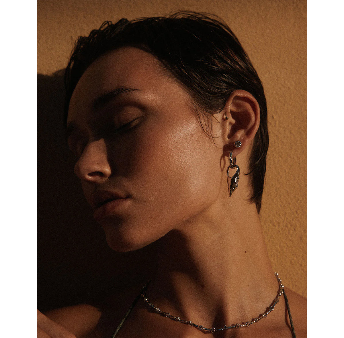 THE SEASHELL CHARM Hoops tipo sidabro spalvos auskarai