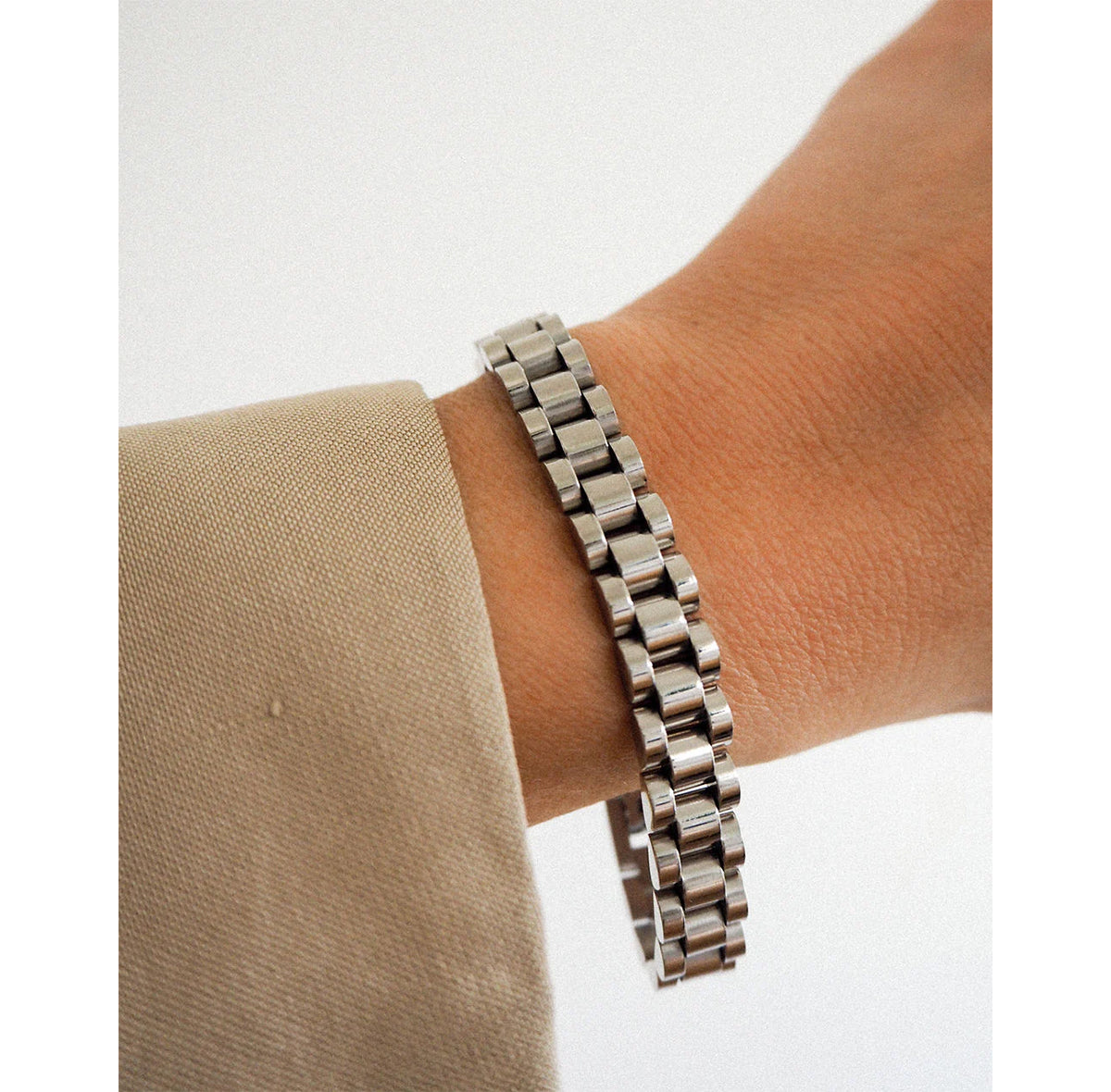 TIMEPIECE sidabro spalvos apyrankė