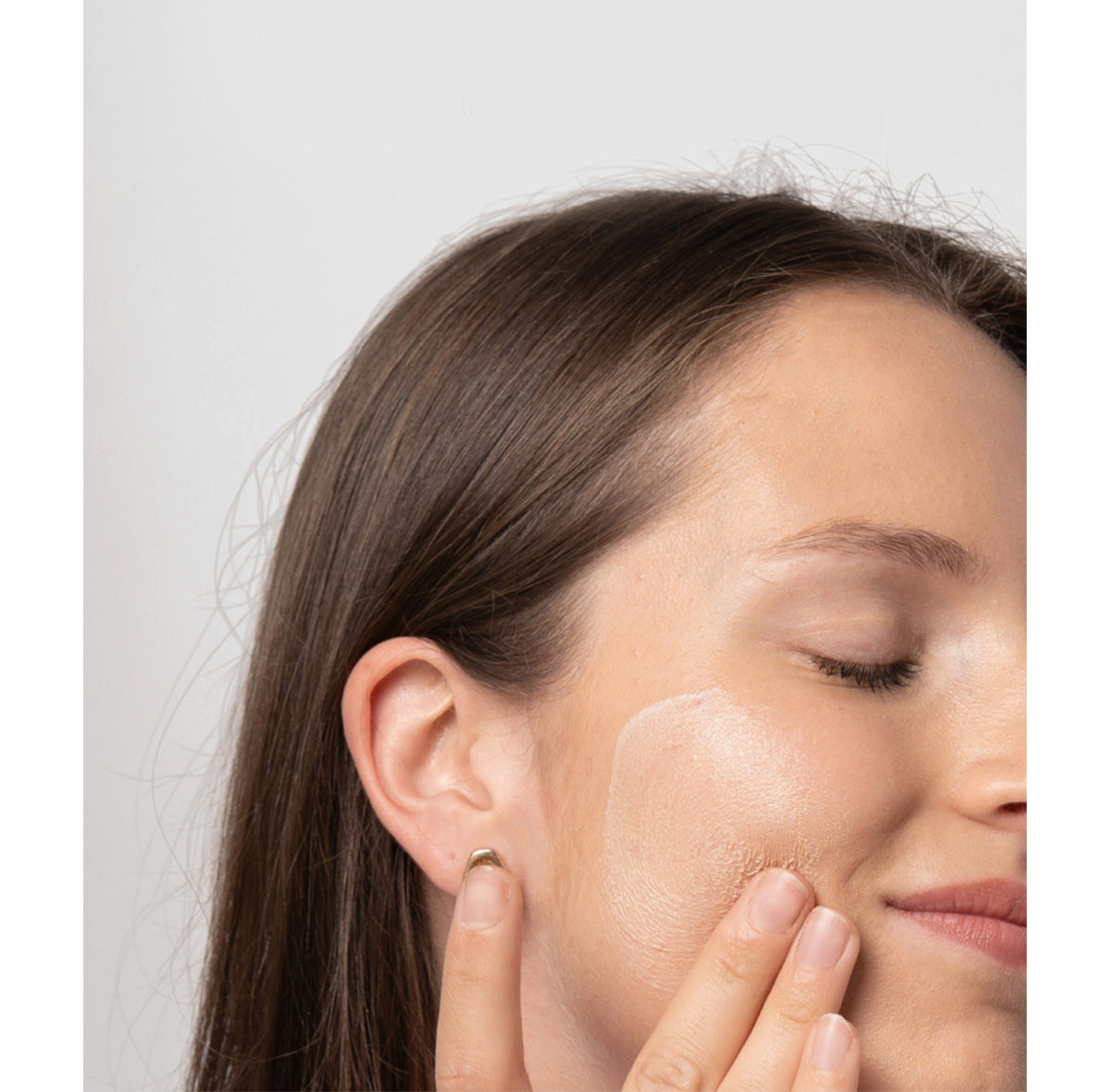 “Ultra-fluid Cica Sunscreen” apsauga veidui su mineraliniais ir cheminiais filtrais SPF50 